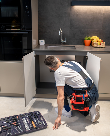 back-view-man-crouching-near-kitchen-sink back-view-man-crouching-near-kitchen-sink